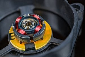 Electric motor with permanent magnet